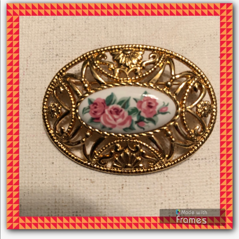 SOLD💚Avon brooch with flowers💚